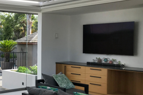 Full height glass panel
