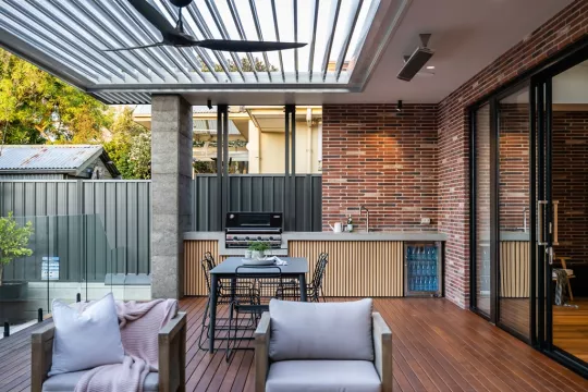 Outdoor Room. By Louvretec Adelaide | Yeltana