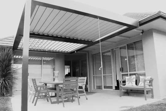Hand Operable Opening Roof by Louvretec 