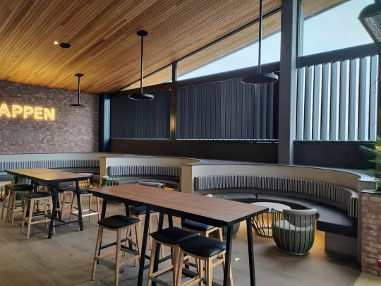 Motorised Louvres bring comfort to dining alfresco. By Louvretec Melbourne