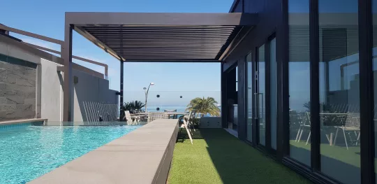 Poolside comfort by Louvretec Melbourne