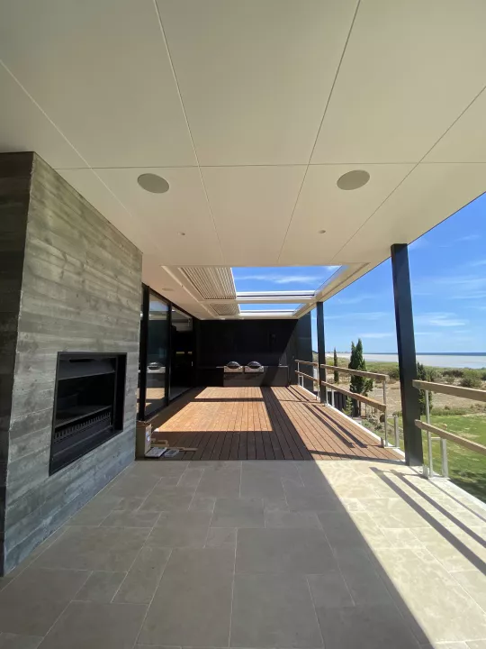 Retract Roof bringing the best of both worlds. Louvretec Adelaide | Yeltana