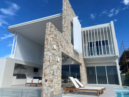 Bracket Fixed RL450 Louvres & Motorised 165 Hi-Span Louvres by Louvretec Brisbane