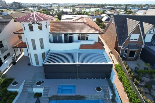 Opening Roof and Outdoor Blinds creating an Outdoor Room. Louvretec Adelaide | Yeltana