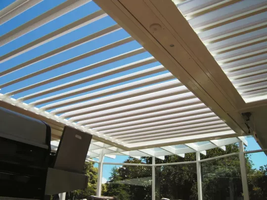 Double Bays of Louvretec Opening Roof - open and close as required!