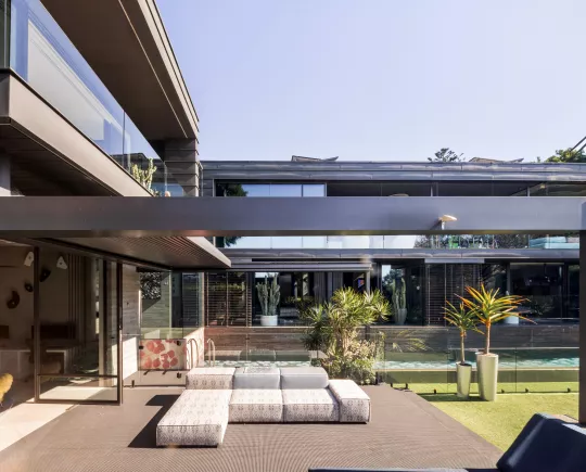 Retract Roof by Louvretec Sydney North