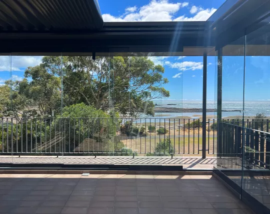 Louvretec Tasmania Retract Roof